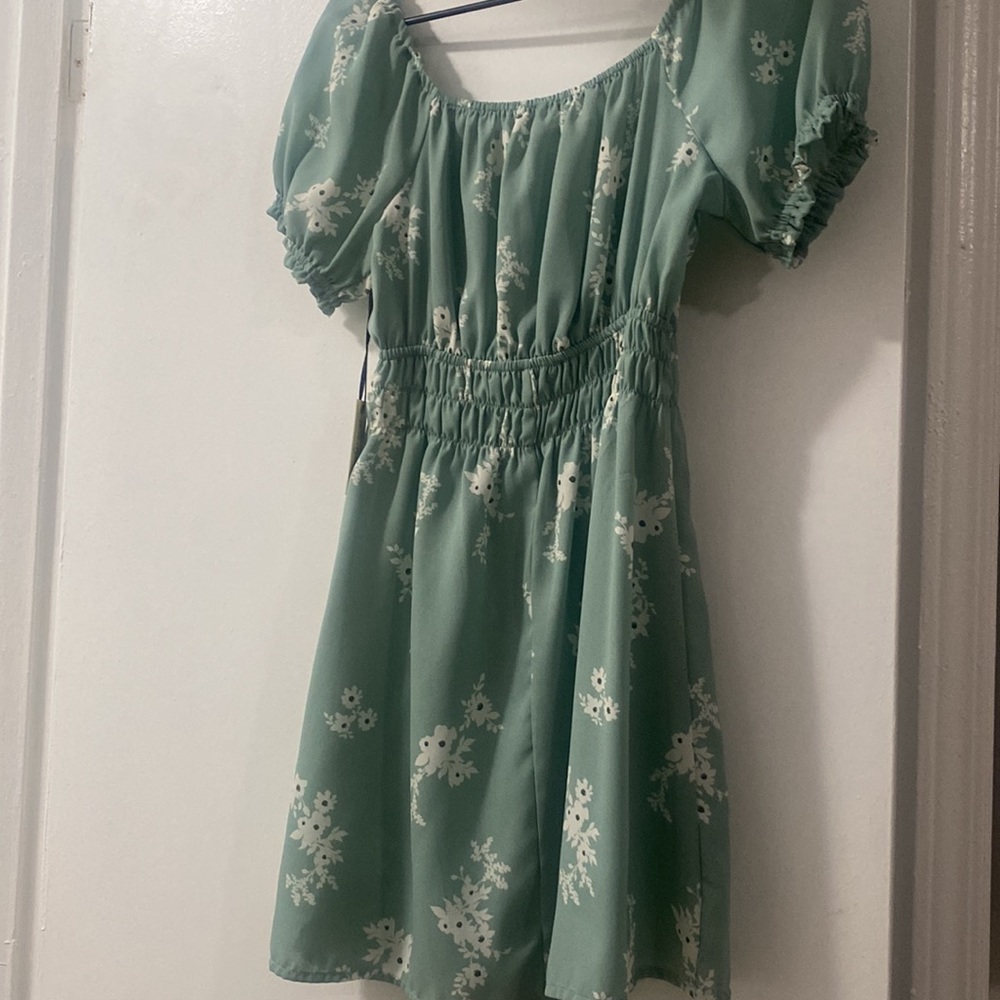 Never Worn Medium Sized - image 3